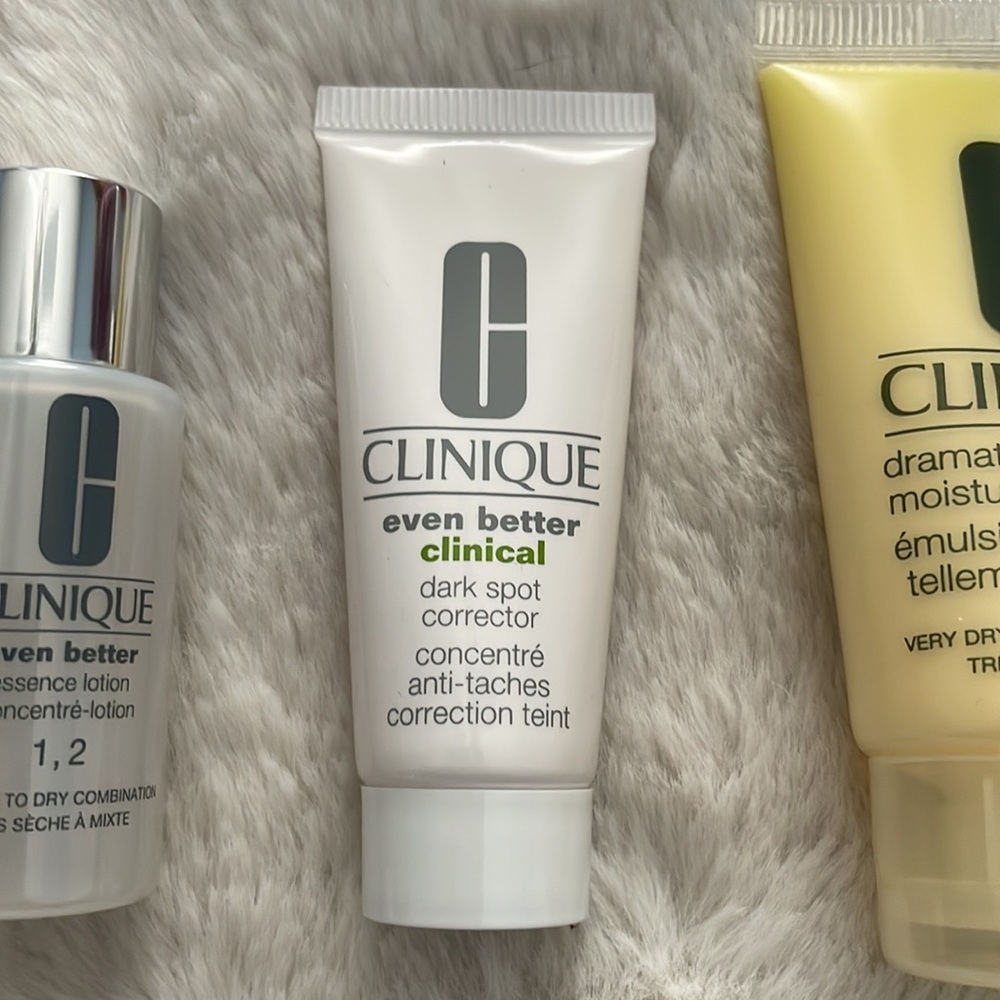 Clinique Gift Set - Picture 3 of 13